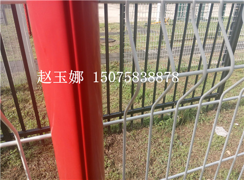 桃型柱護(hù)欄網(wǎng)，熔堅(jiān)固美觀于一身的護(hù)欄網(wǎng)產(chǎn)品
